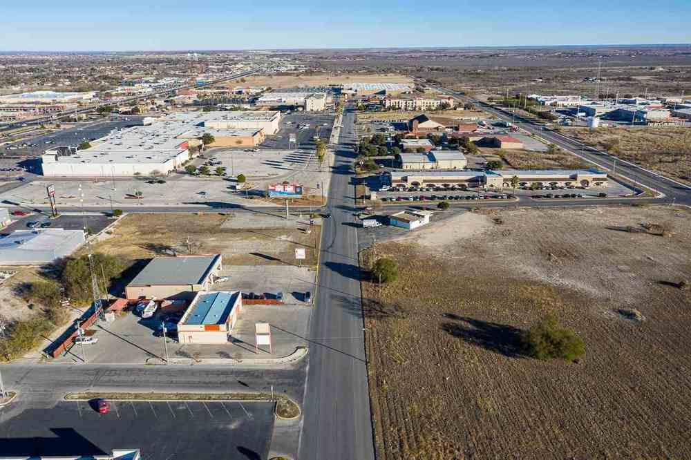 Retail Free Standing: 2104 N Bedell Ave, Del Rio, TX 78840